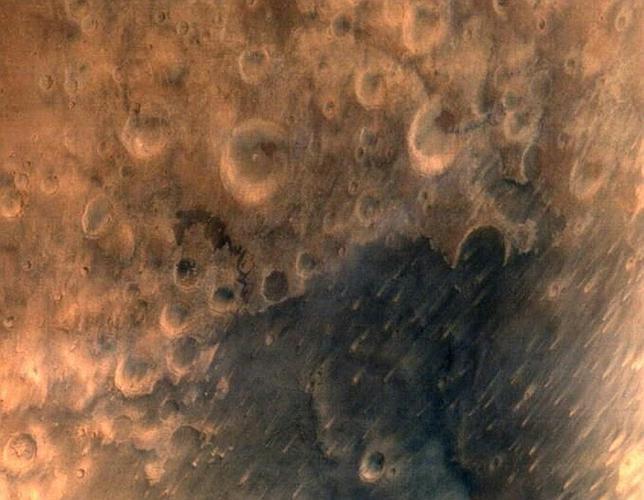 Imagen de la superficie de Marte tomada por la nave india Mangalyaan