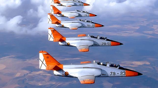 Patrulla Águila durante unos ejercicios aéreos