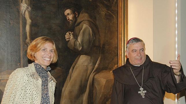 Nava Castro y monseñor Carballo en la inauguración de una exposición sobre San Francisco