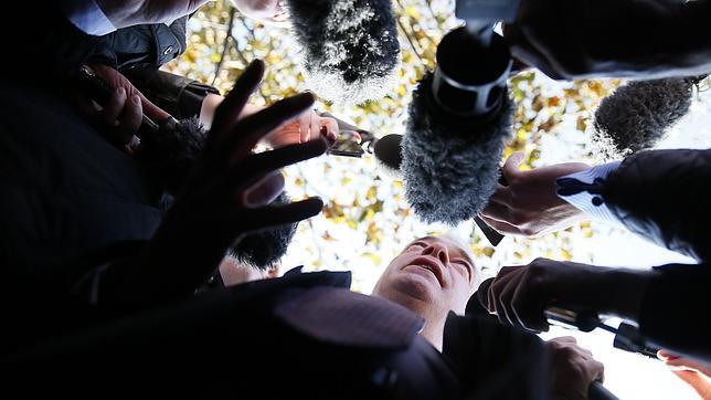 Nigel Farage, líder de Ukip, habla con los periodistas en Clacton