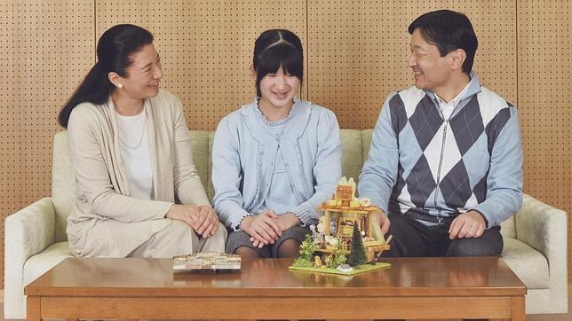 La Princesa Masako con el Príncipe heredero, Naruhito, y su hija