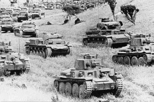Unidades formadas fundamentalmente por carros ligeros Panzer II serían protagonistas de los primeros éxitos de la blitzkrieg preconizada por Fuller