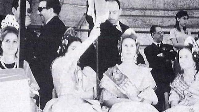 Imagen de la duquesa de Alba como fallera mayor