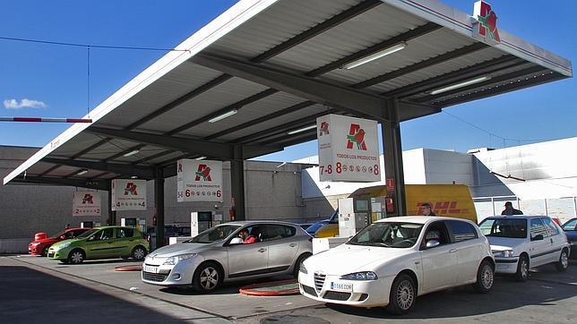 Las gasolineras no han trasladado la fuerte caída del petróleo