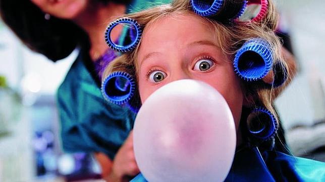 Mascar chicle estimula la producción de saliva