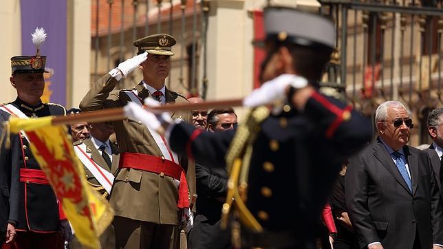 El Rey, el pasado julio en la entrega de despachos en la Academia Militar General de Zaragoza