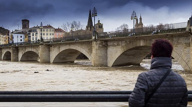 Aspecto que presentaba el sábado el río Ebro a su paso por Logroño