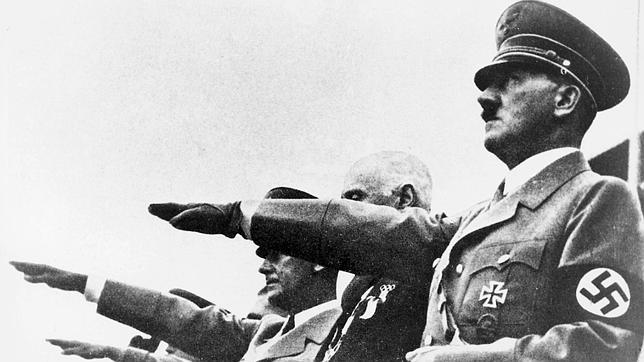 Aunque Adolf Hitler prohibió este tipo de prácticas, sus militares se dejaban aconsejar por los astrólogos