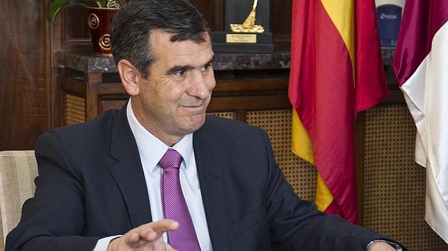 Antonio Román durante una entrevista para ABC
