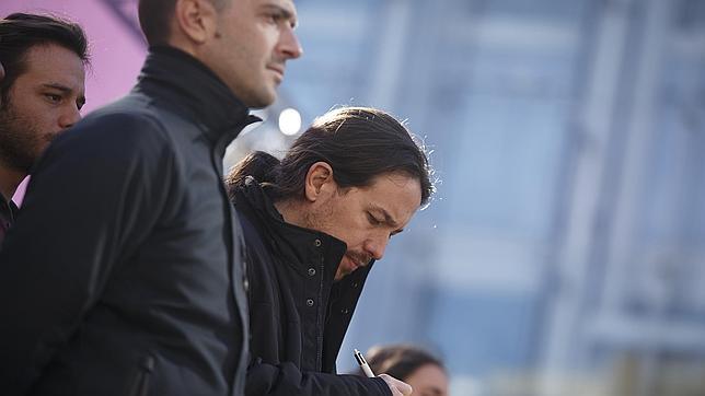 Iglesias, junto a Alegre, su portavoz en Madrid