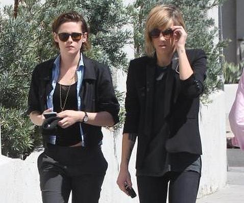 Kristen Stewart y su novia, Alicia Cargile, el pasado 28 de marzo en Los Ángeles
