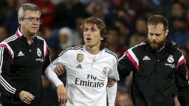Modric se retira lesionado del Bernabéu