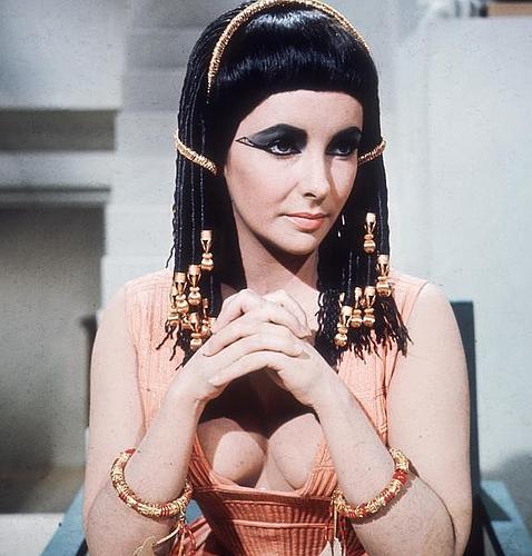 Liz Taylor, en su papel de Cleopatra