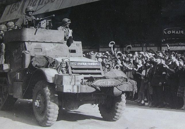En 1944, varios carros de combate de la «La Nueve» entraron en la capital francesa tras haber combatido a los alemanes en el Día D
