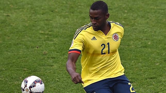 Jackson Martínez durante un partido con Colombia