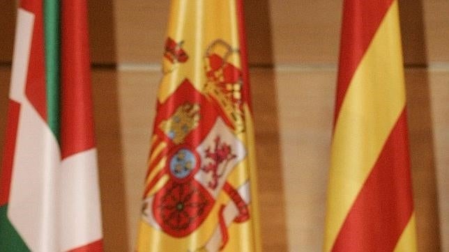 El dictamen del Consejo de Estado contempla la inclusión de la denominación de las autonomías
