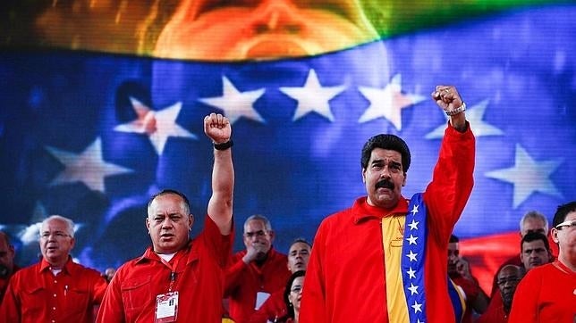Diosdado Cabello junto a Nicolás Maduro