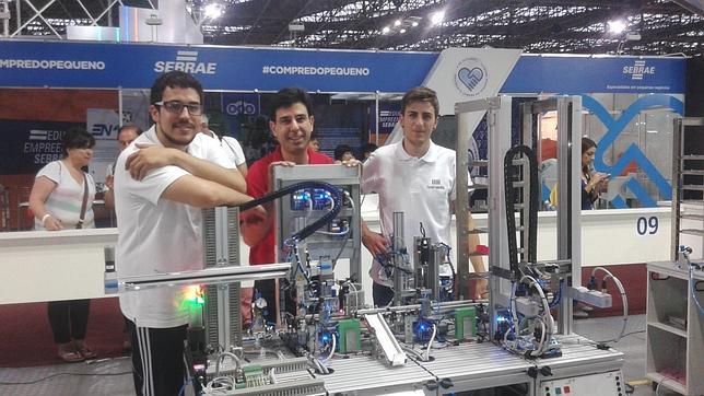 Los alumnos Sergio Pérez y Enrique Pastor, en los mundiales de PF de Brasil