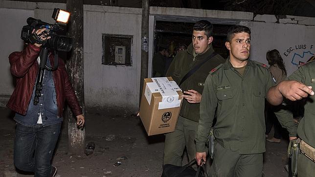 Fotografía de la noche del 23 de agosto de 2015 en San Pablo de Tucumán, donde se registraron incidentes tras las elecciones a la gobernación