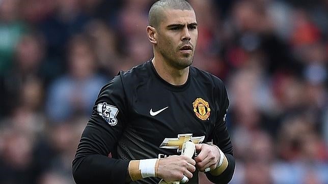 Víctor Valdés, en un partido con el United