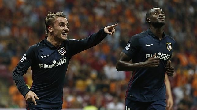 Griezmann celebra uno de sus goles junto a Jackson