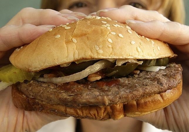 Paul Dawson ha analizado esta norma y ha llegado a la conclusión de que lo mejor es no coger comida del suelo