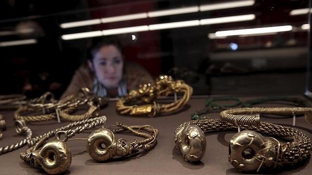 Piezas de oro, plata y cobre, incluidas en la exposición