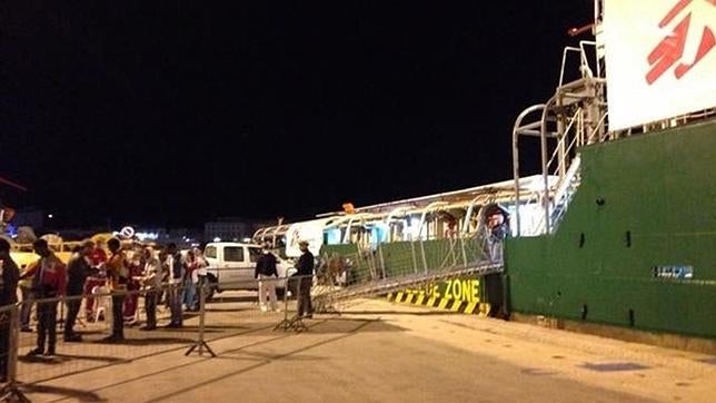 Momento del desembarco de los inmigrantes