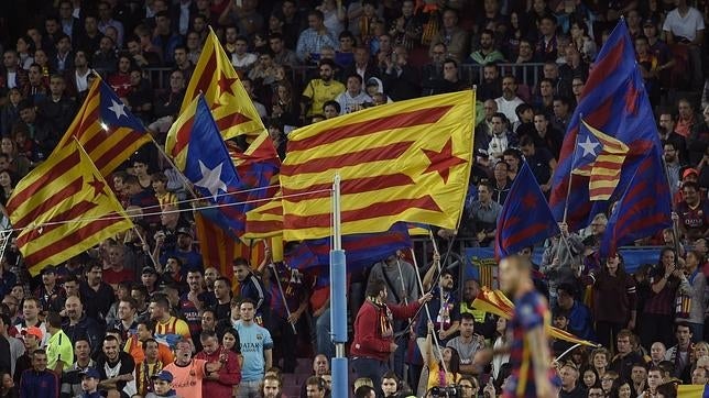 Banderas independentistas en el Camp Nou en un partido