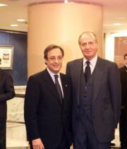 El Rey, que presidió el partido, junto a Florentino Pérez. Miguel Berrocal