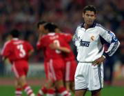 Hierro es la imagen de la decepción blanca, mientras los jugadores del Bayern celebran su triunfo. Reuters