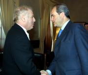Daniel Barenboim y Manuel Chaves, tras la reunión ayer en Sevilla. Rocío Ruz