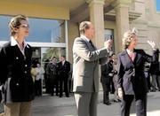 Los Reyes y la Infanta Doña Elena, ayer ante la Clínica donde dio a luz Doña Cristina. Efe