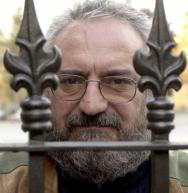 El cadáver de la víctima es trasladado al Anatómico Forense.EFE