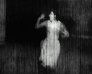 ABC Arriba, una imagen de la película. Debajo, dos fotogramas del metraje inédito encontrado