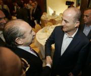 CHEMA BARROSO El ministro Sebastián saluda a Luis del Rivero, presidente de Sacyr Vallehermoso
