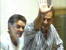 Fotografía de archivo del 17/07/08 de los etarras Dolores López Resina, 'Lola' y José Javier Arizcuren Ruiz, 'Kantauri' al comienzo del juicio contra ellos por el secuestro del industrial vasco Cosme Delclaux en 1996.
