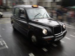 Taxis londinenses ofrecerán en Madrid carreras gratis si se les para en inglés
