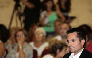 Pajín quiere que el «asalto» a Benidorm coincida con la remodelación de Camps