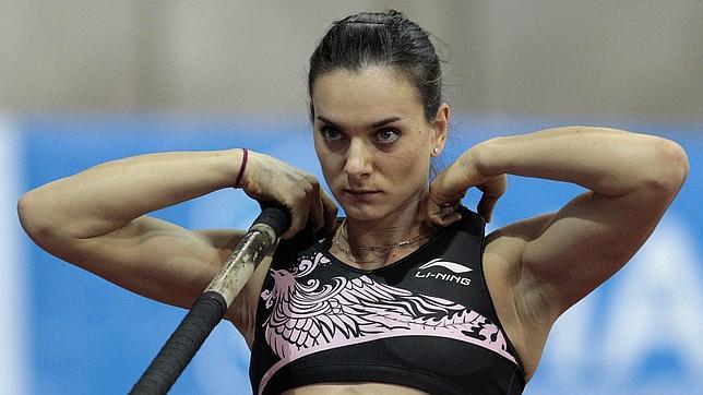 Isinbayeva regresa a la competición con la mejor marca del año