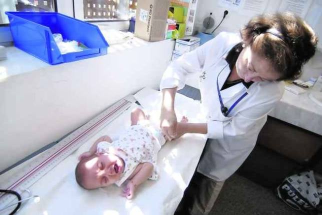 Un brote de sarampión en Rute obliga a vacunar a todos los bebés de 6 meses