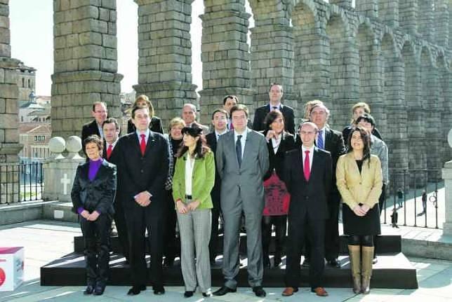 El «castillo» de López se desmorona