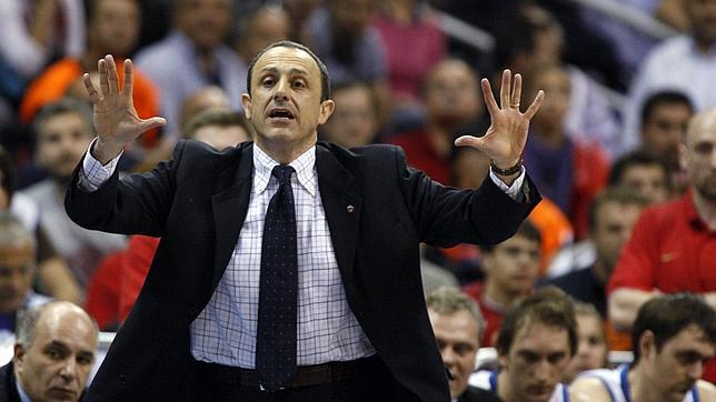 Messina da el sí quiero a los Lakers