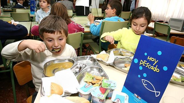 Sanidad aconseja a niños y embarazadas comer menos pescado azul y algunas hortalizas