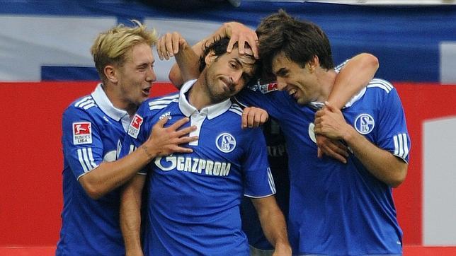 El Schalke arrasa al Colonia y suma sus tres primeros puntos