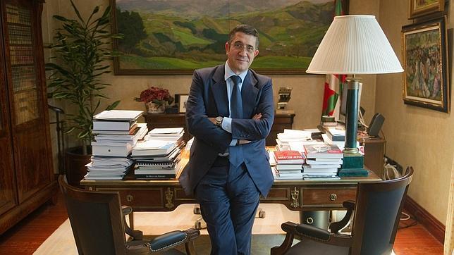 Patxi López: «El PSOE se ha alejado de su gente»