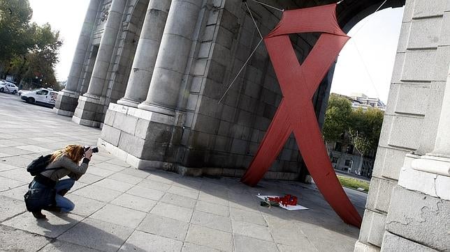 Científicos estadounidenses descubren la acción de anticuerpos que neutralizan el VIH