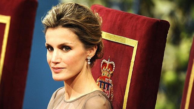 Letizia, «simplemente perfecta» y con porte de reina, según «Paris Match»