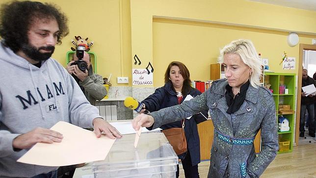 El PP ganaría entre tres y cuatro diputados en la región hasta llegar a 21 o 22