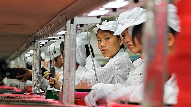 «Tu iPhone está fabricado por trabajadores de 13 años que trabajan 16 horas al día»
